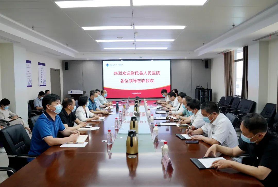 尉氏縣人民醫院黨委書記、院長吳新愛一行來院參觀交流